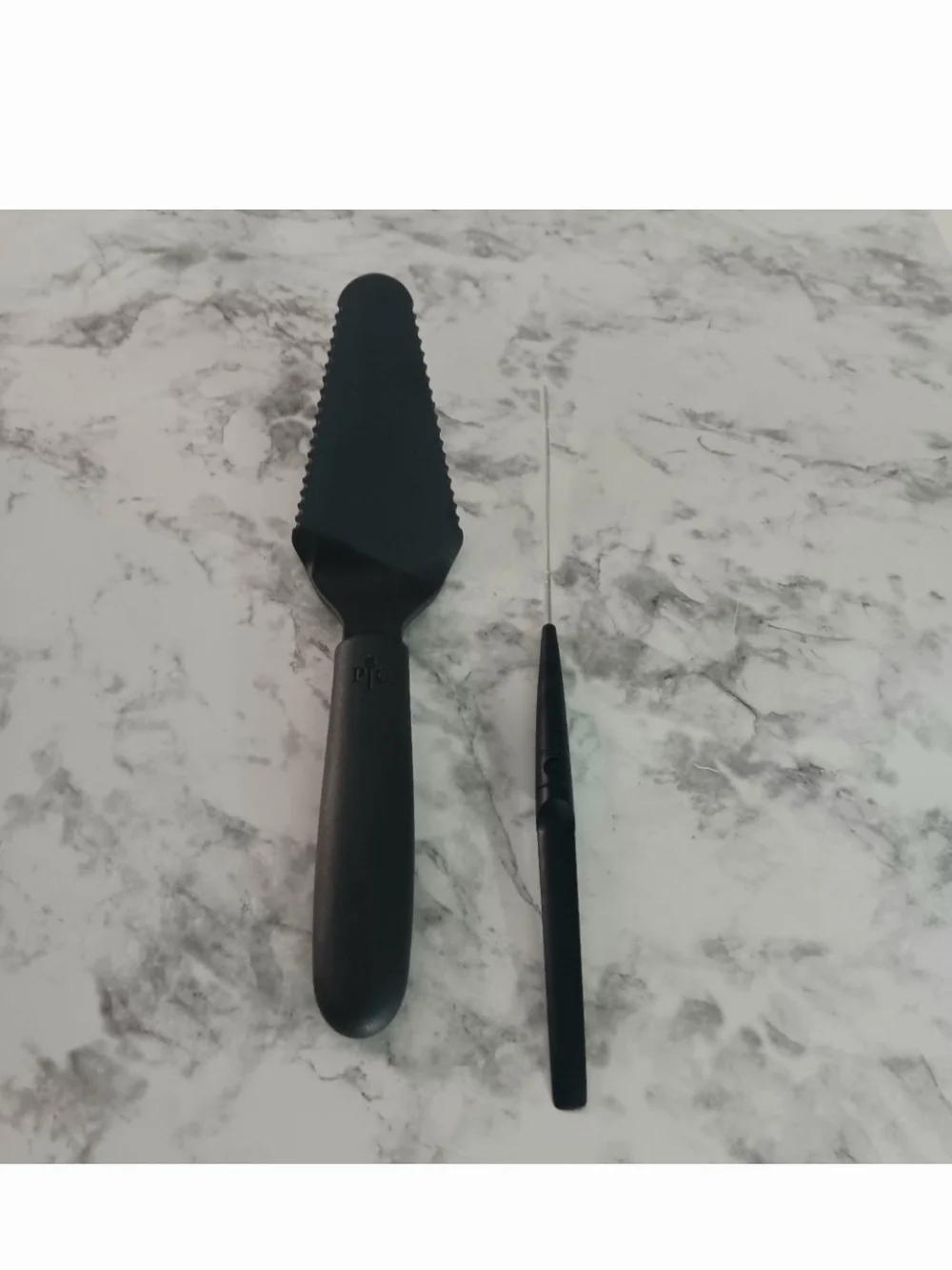 Pampered Chef Cake Tester + Serrated Server Like NEW